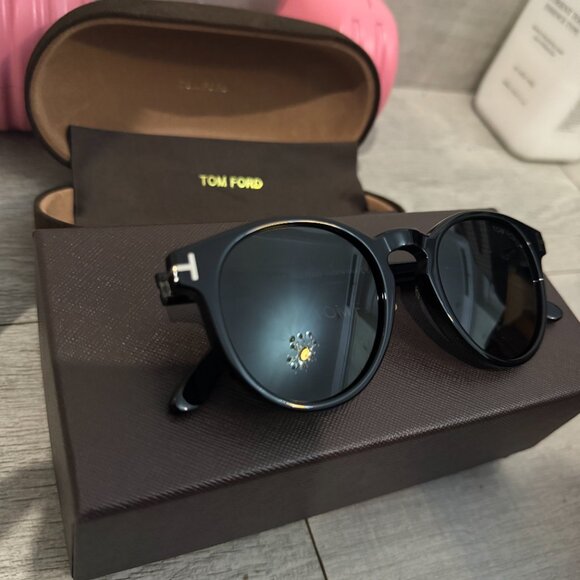 Tom Ford Black Round Sunglasses - Viral Minimalist Trend